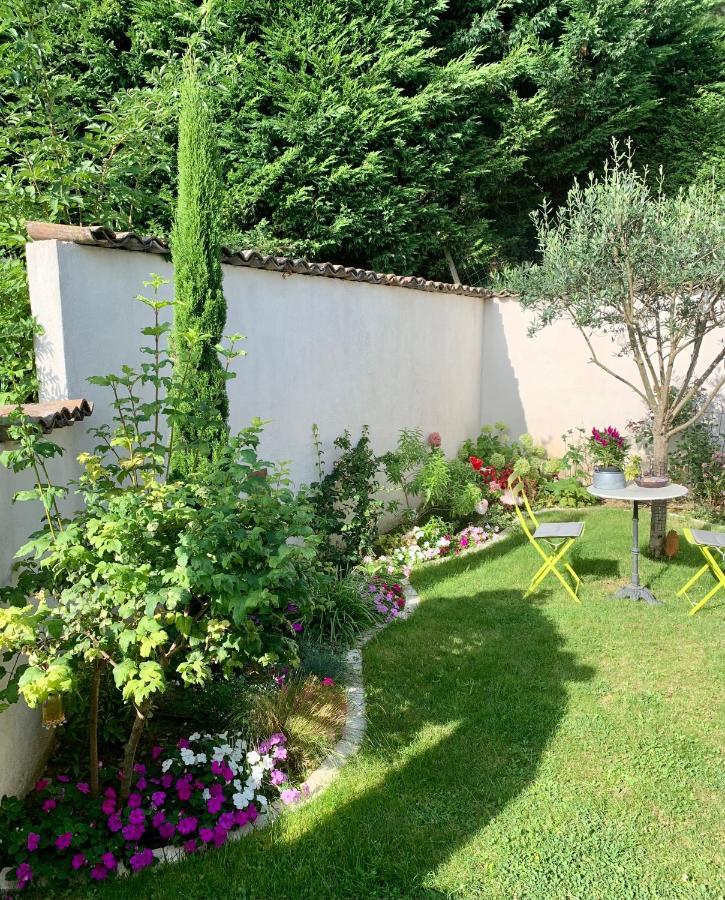 La Glycine B&B Sainte-Colombe  Buitenkant foto